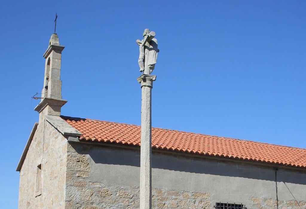 Cruceiro da Capela de San Paio - Valga - Santa Comba de Cordeiro