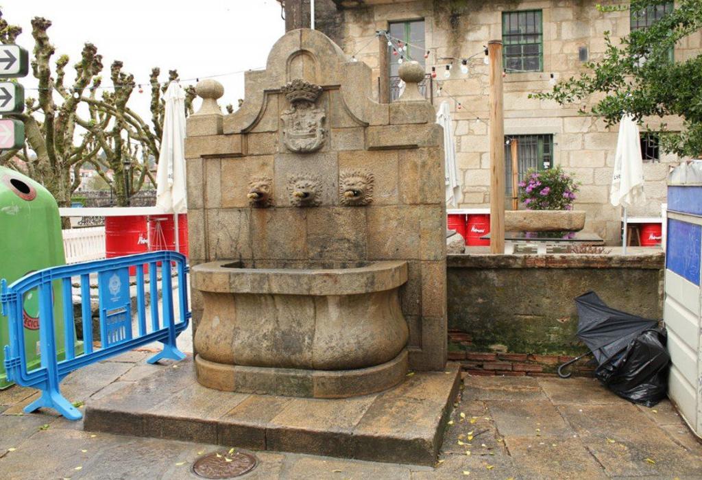 Fonte da Praza de Camilo José Cela - Padrón - Santiago de Padrón