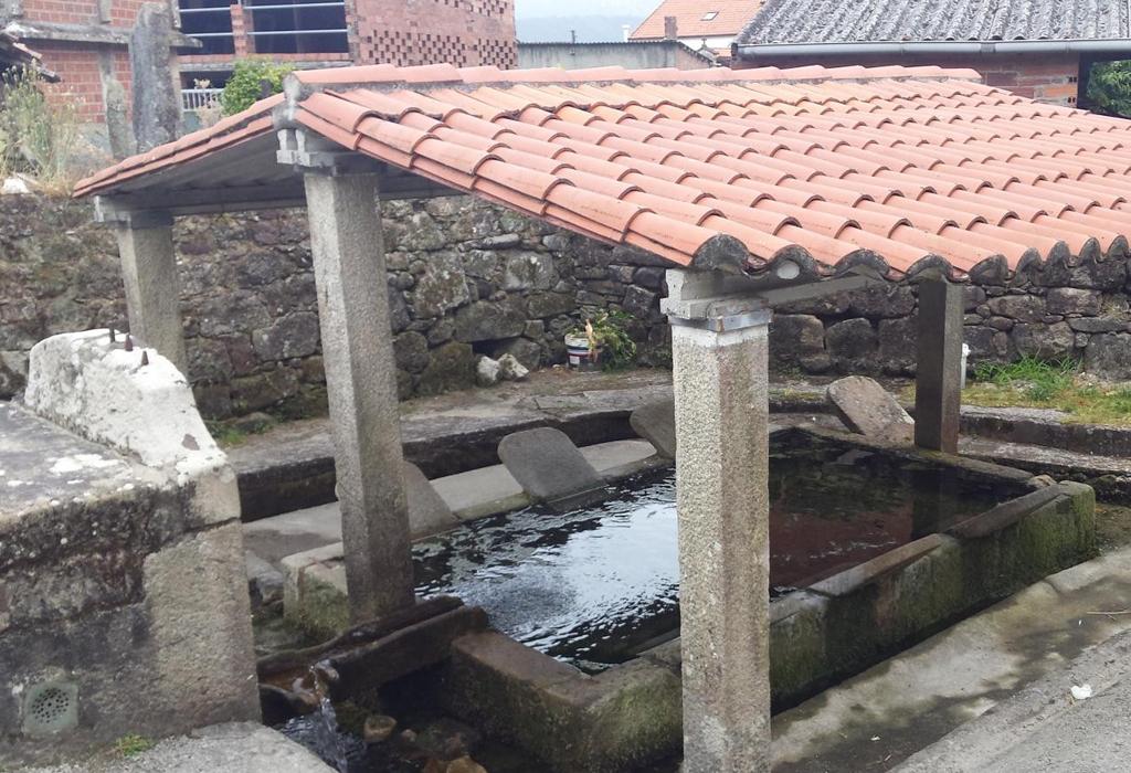 Fonte e lavadoiro de Angueira de Suso - Padrón - Santa María de Cruces