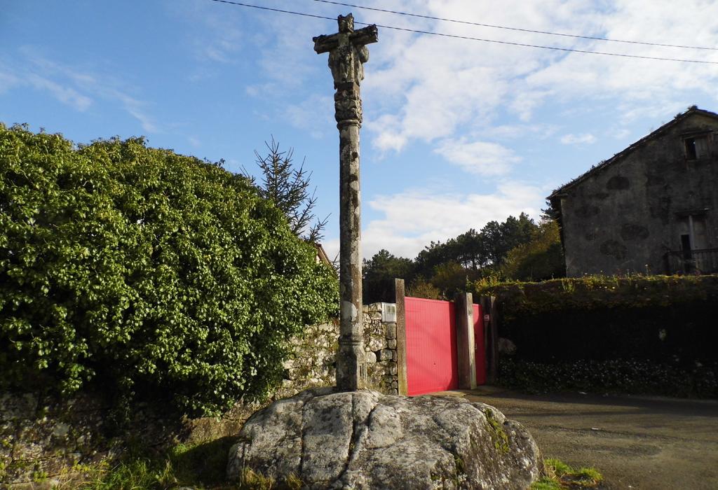 Cruceiro da Praza - Rianxo - Santa María de Isorna