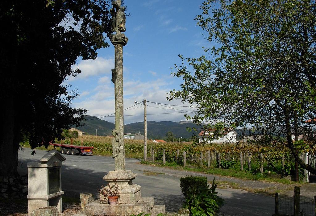 Cruceiro das Barreiras - Rianxo - San Salvador de Taragoña