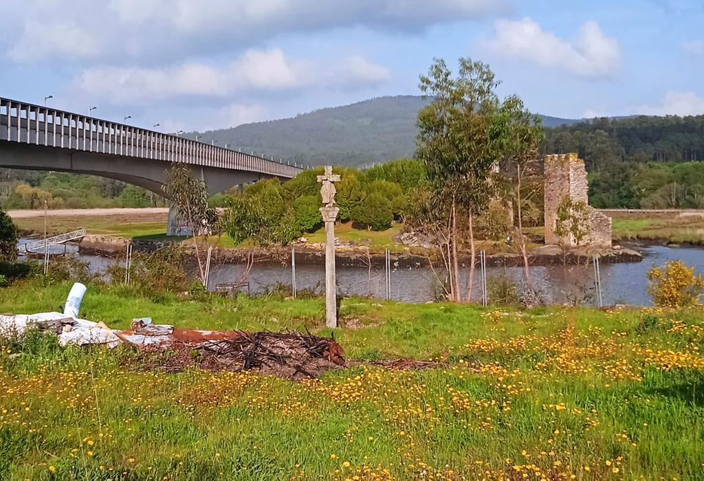 Cruceiro de Agro da Telleira - Rianxo - Santa María de Isorna