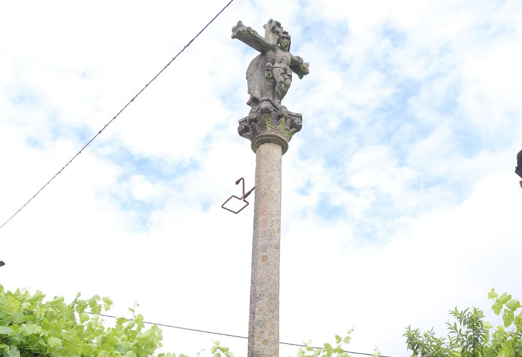 Cruceiro de Outeiro - Valga - Santa Comba de Cordeiro