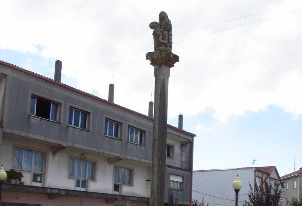 Cruceiro do Campo de Pazos - Rianxo - San Salvador de Taragoña