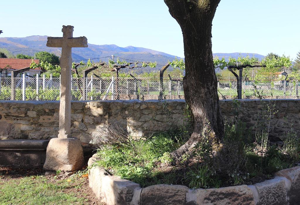 Cruz Nº 1 da Igrexa de Santa María de Asados