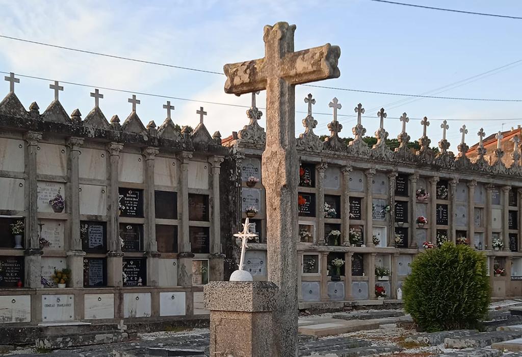 Cruz do Cemiterio de San Salvador de Taragoña - Rianxo - San Salvador de Taragoña