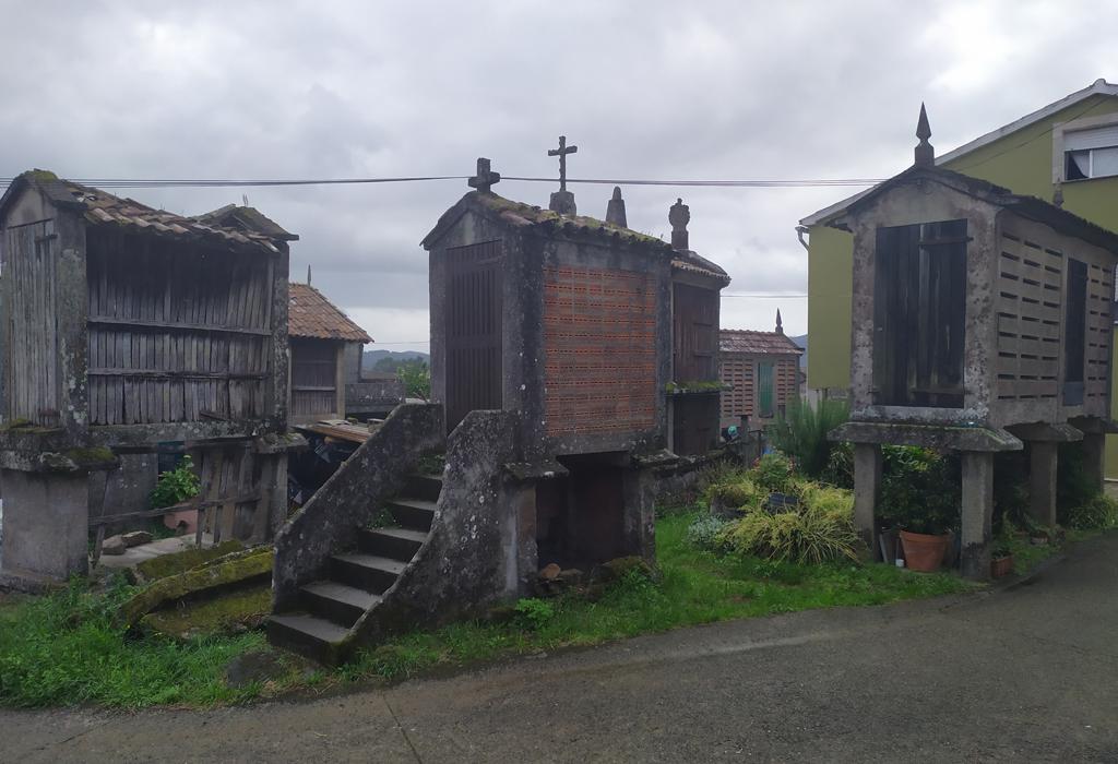 Eira de Lestrobe (5 hórreos) - Dodro - Santa María de Dodro
