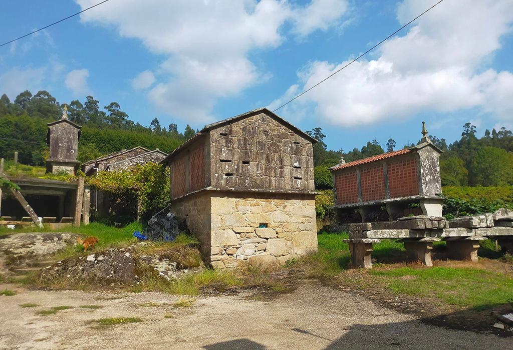 Eira de Rial (4 hórreos) - Padrón - San Pedro de Carcacía