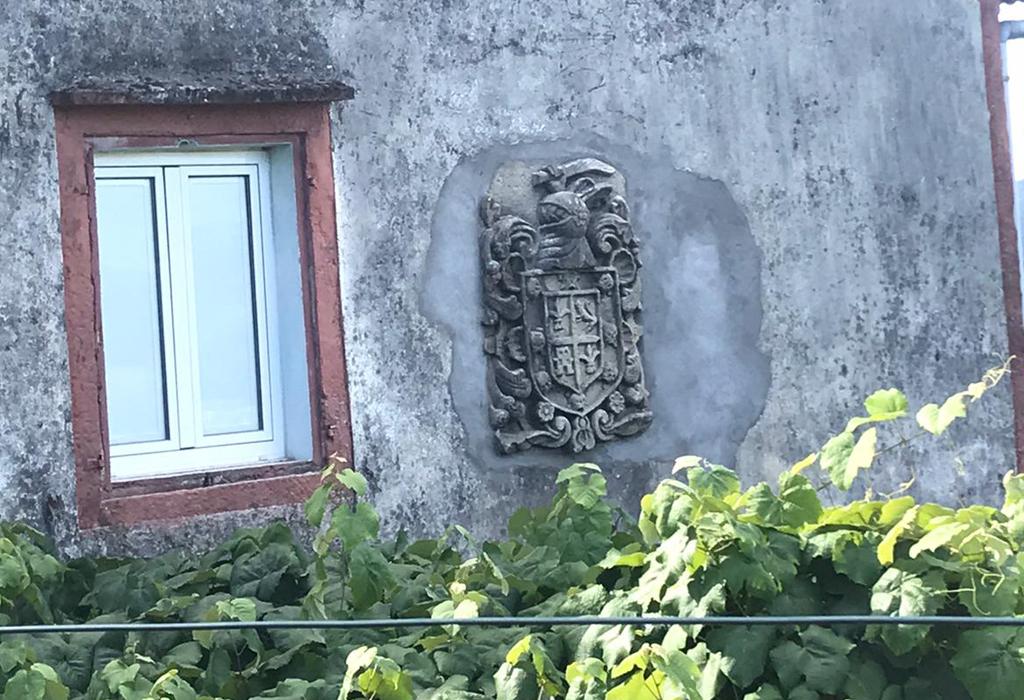 Escudo de Don Pedro de Antelo - Valga - Santa Comba de Cordeiro
