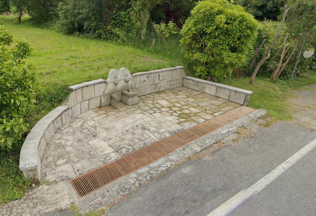 Fonte Nº 1 de Carracido - Valga - Santa Comba de Cordeiro