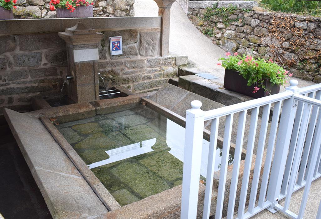 Fonte e lavadoiro da Canle - Valga - Santa Comba de Cordeiro