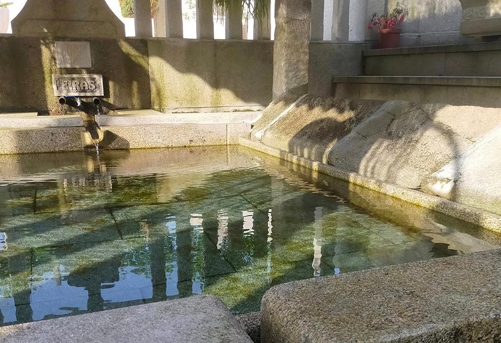 Fonte e lavadoiro das Eiras - Valga - Santa Comba de Cordeiro