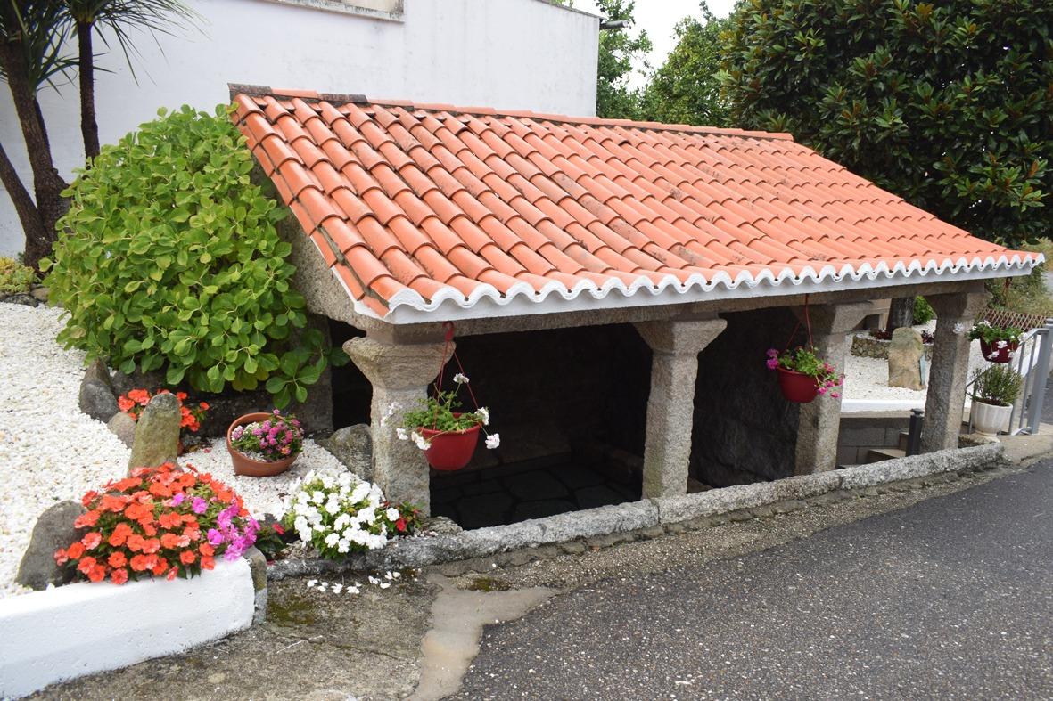 Fonte e lavadoiro de Beiro - Valga - Santa Comba de Cordeiro