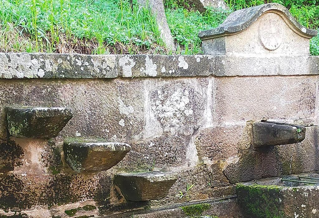 Fonte e lavadoiro de Berxaos - Padrón - San Pedro de Carcacía