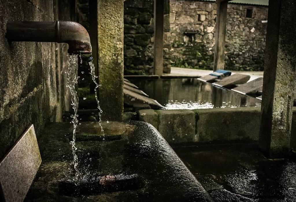 Fonte e lavadoiro de Revixós - Dodro - Santa María de Dodro