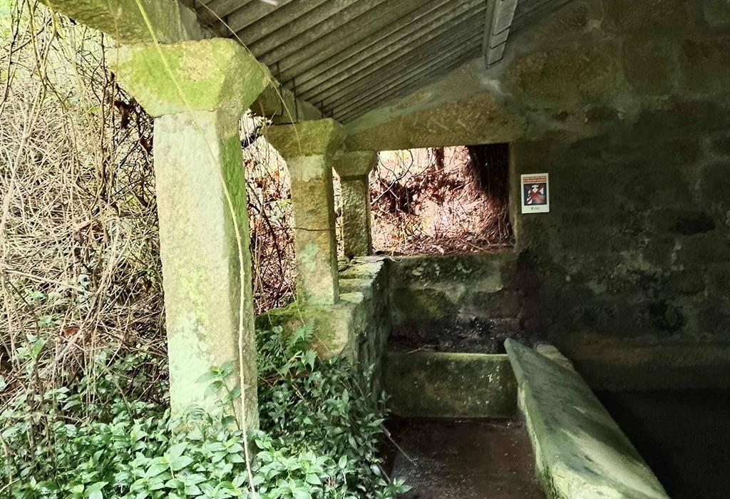 Fonte e lavadoiro do Outeiro - Valga - Santa Comba de Cordeiro