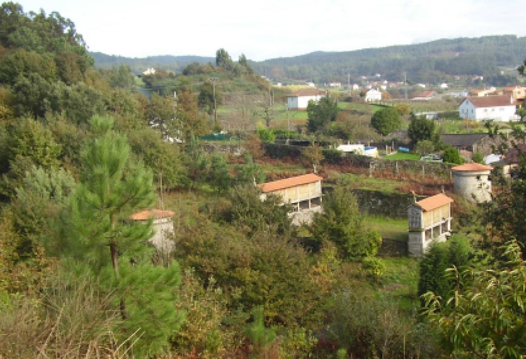 Hórreo Nº 2 da Casa Aguirre - Dodro - San Xoán de Laíño