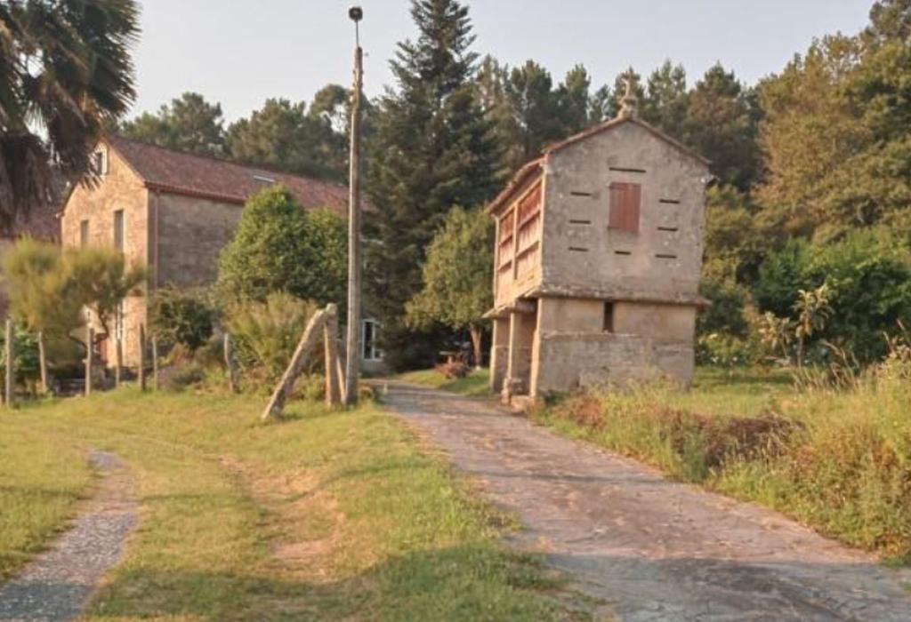 Hórreo da Casa de Xesús Ferro Couselo - Valga - Santa Comba de Cordeiro