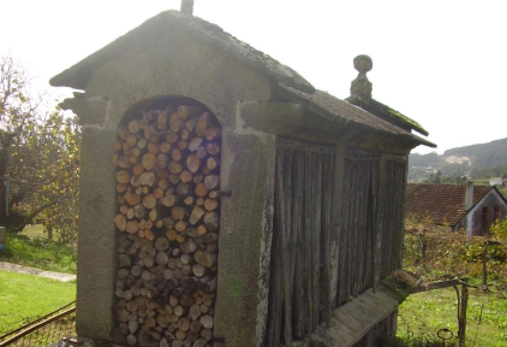 Hórreo da Igrexa - Dodro - San Xián de Laíño