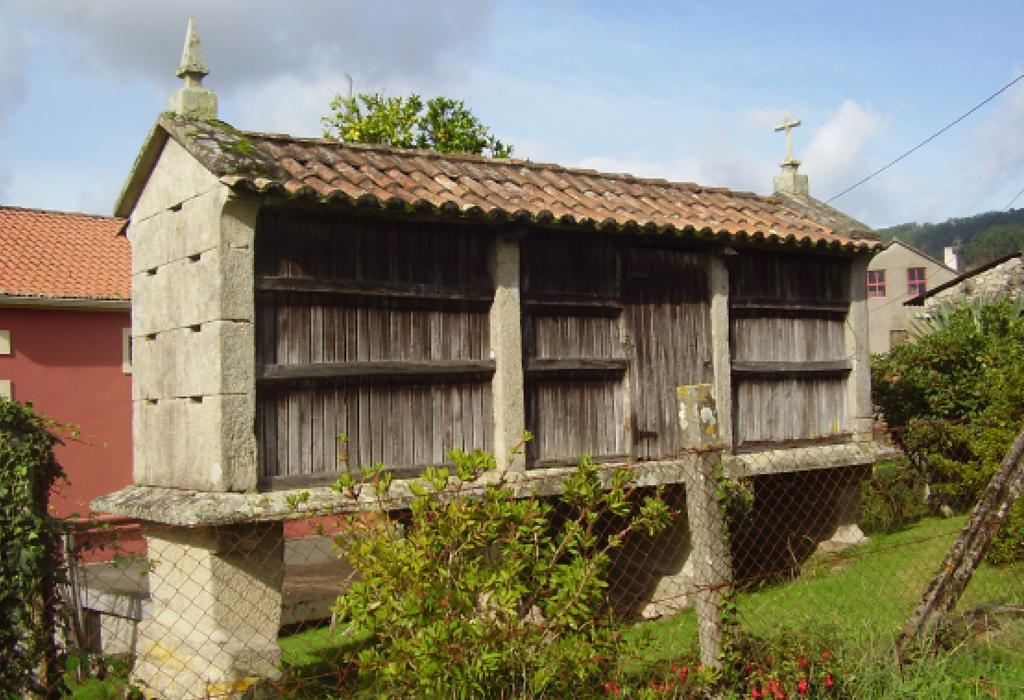 Hórreo da Igrexa - Dodro - San Xián de Laíño