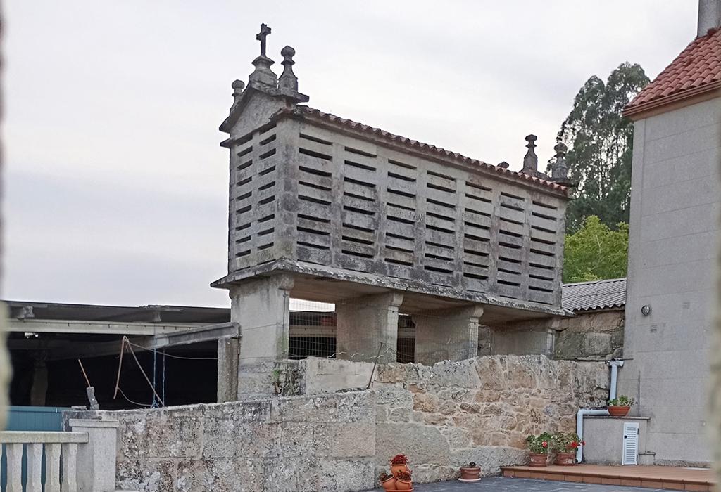 Hórreo da Vacariza - Rianxo - Santa María de Isorna