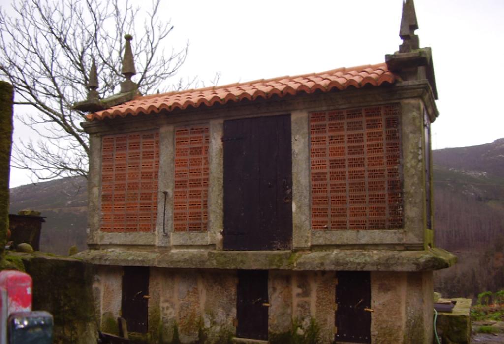 Hórreo de Bustelo - Dodro - San Xoán de Laíño