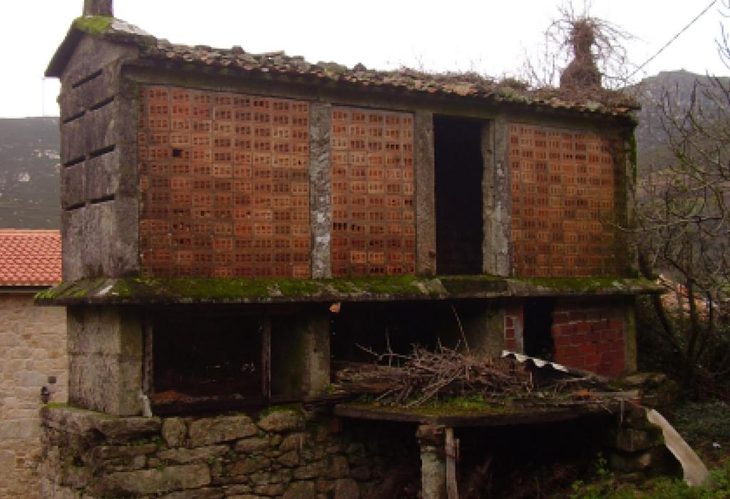 Hórreo de Bustelo - Dodro - San Xoán de Laíño