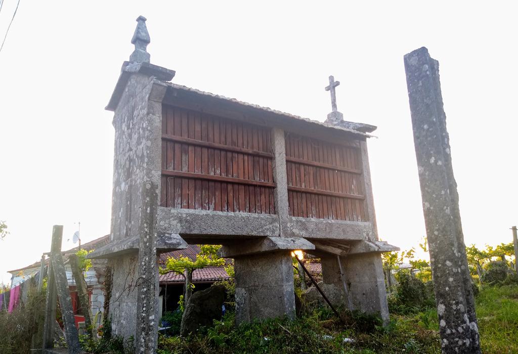 Hórreo de Cedelo - Valga - San Miguel de Valga