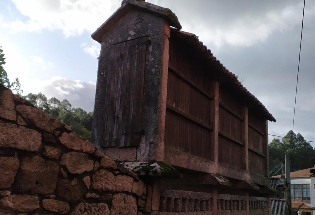 Hórreo de Cerneira - Valga - San Salvador de Setecoros