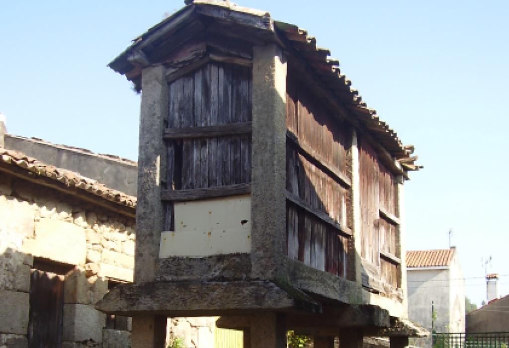 Hórreo de Lestrobe - Dodro - Santa María de Dodro