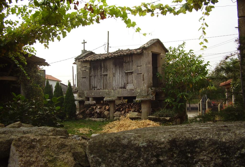 Hórreo de Lestrobe - Dodro - Santa María de Dodro
