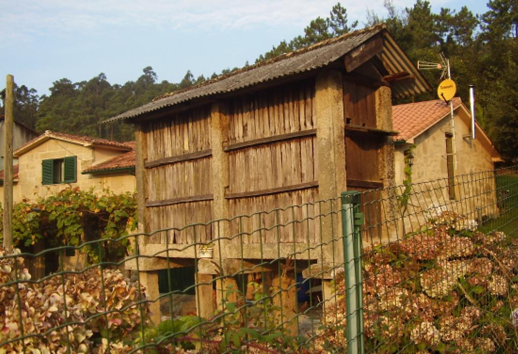 Hórreo de Lestrobe - Dodro - Santa María de Dodro