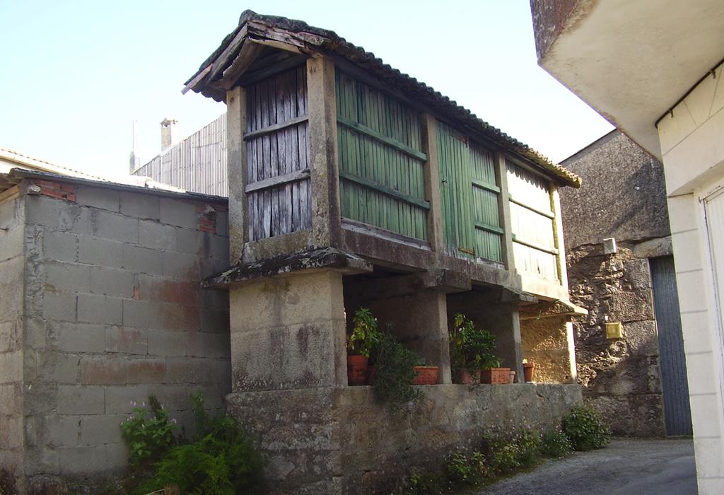 Hórreo de Lestrobe - Dodro - Santa María de Dodro