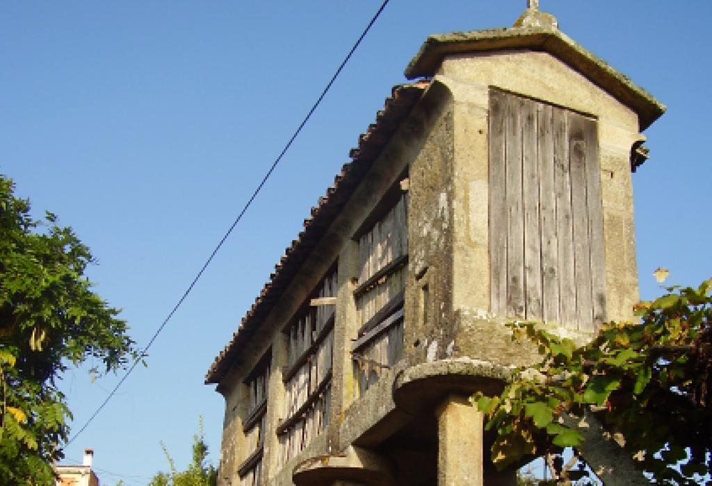 Hórreo de Lestrobe - Dodro - Santa María de Dodro