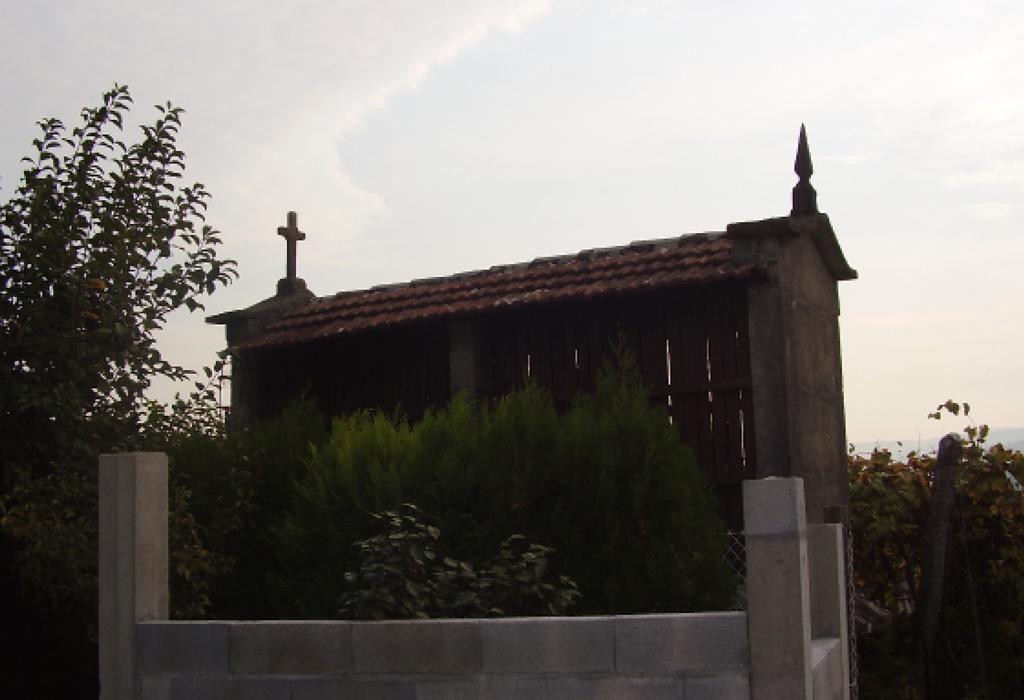 Hórreo de Lestrobe - Dodro - Santa María de Dodro
