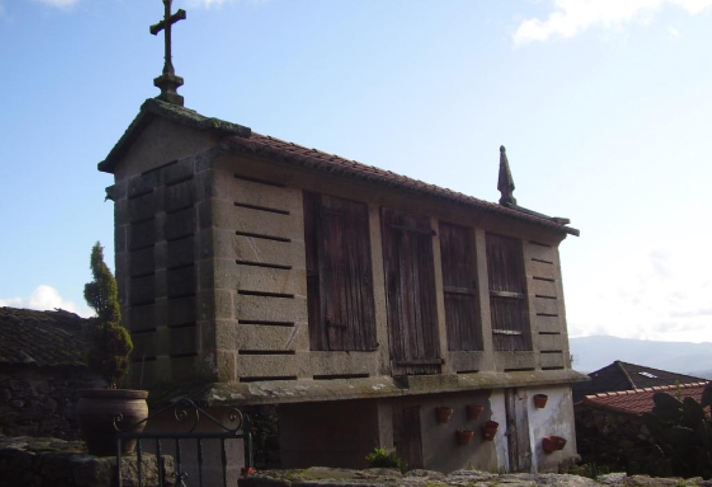 Hórreo de Manselle - Dodro - San Xián de Laíño