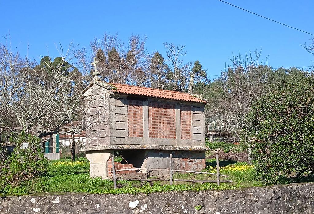 Hórreo de Outeiro - Rianxo - San Salvador de Taragoña