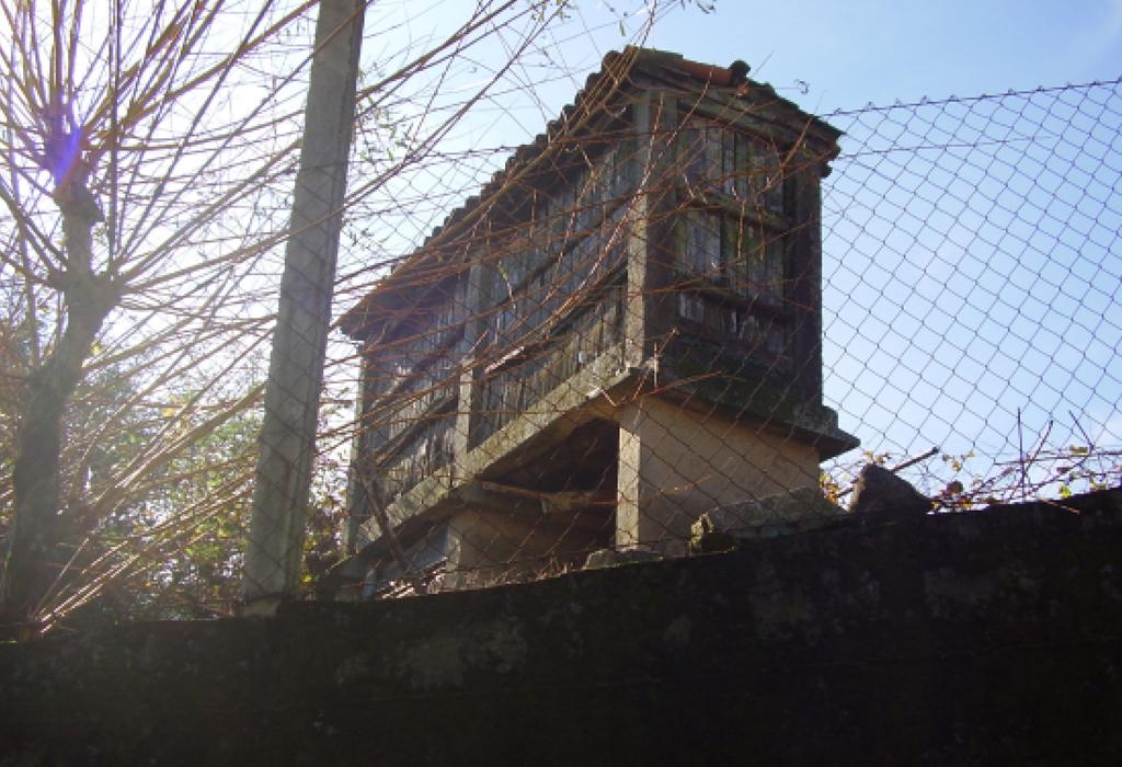 Hórreo de Pexegueiro - Dodro - San Xián de Laíño