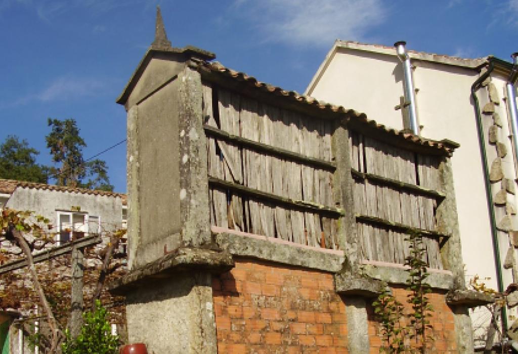 Hórreo de Pexegueiro - Dodro - San Xián de Laíño