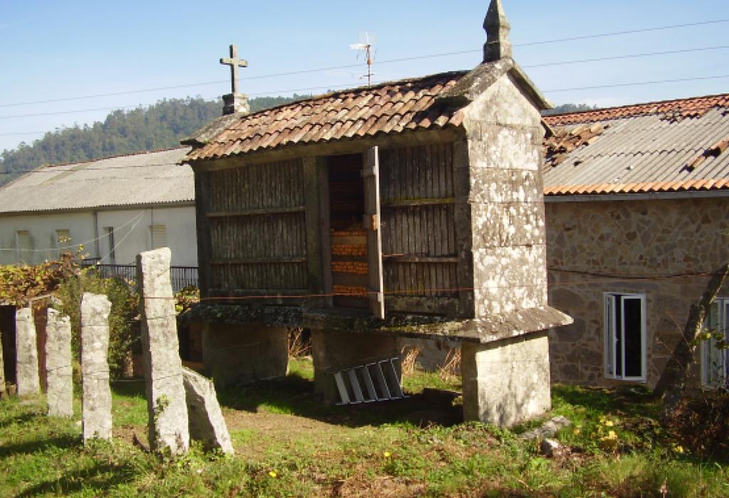 Hórreo de Pexegueiro - Dodro - San Xián de Laíño
