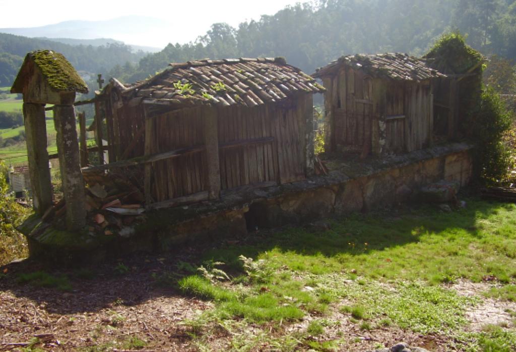 Hórreo de Pexegueiro - Dodro - San Xián de Laíño
