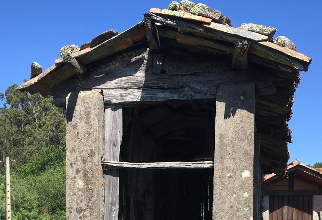 Hórreo de Quintáns - Rianxo - Santa María de Isorna