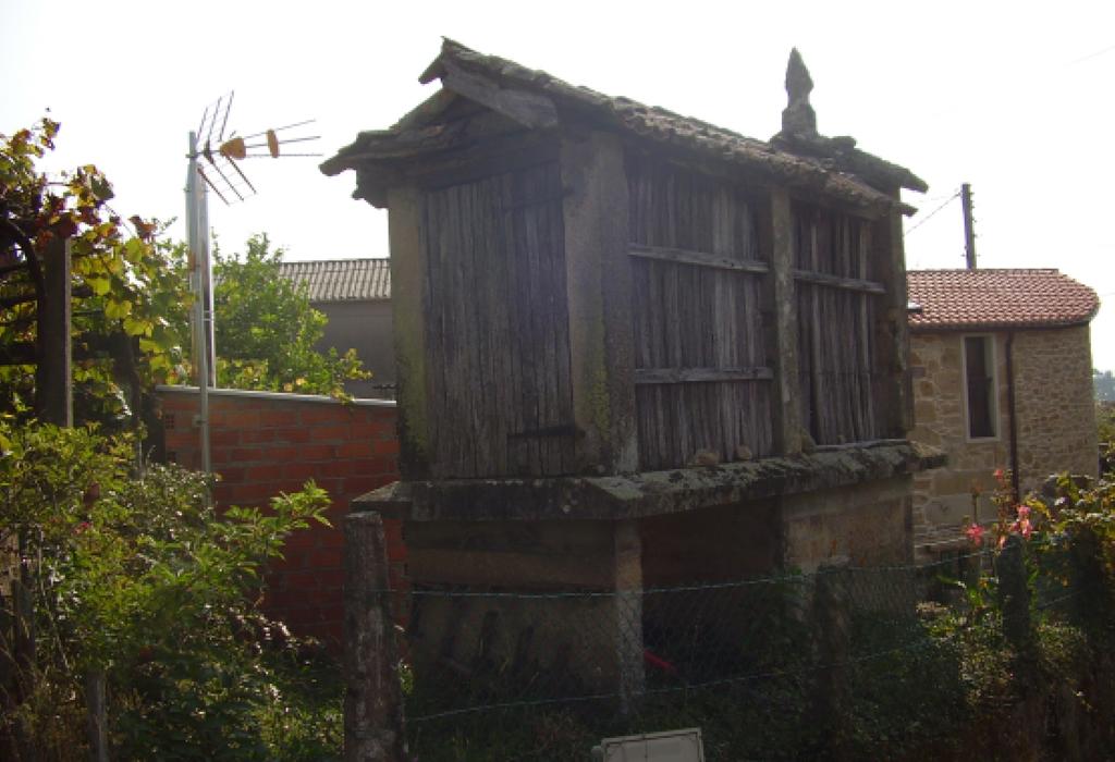 Hórreo de Revixós - Dodro - Santa María de Dodro