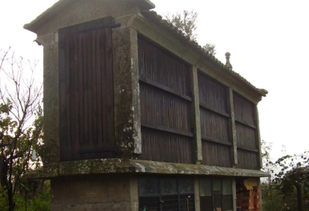 Hórreo de Rial da Lagoa - Dodro - San Xián de Laíño