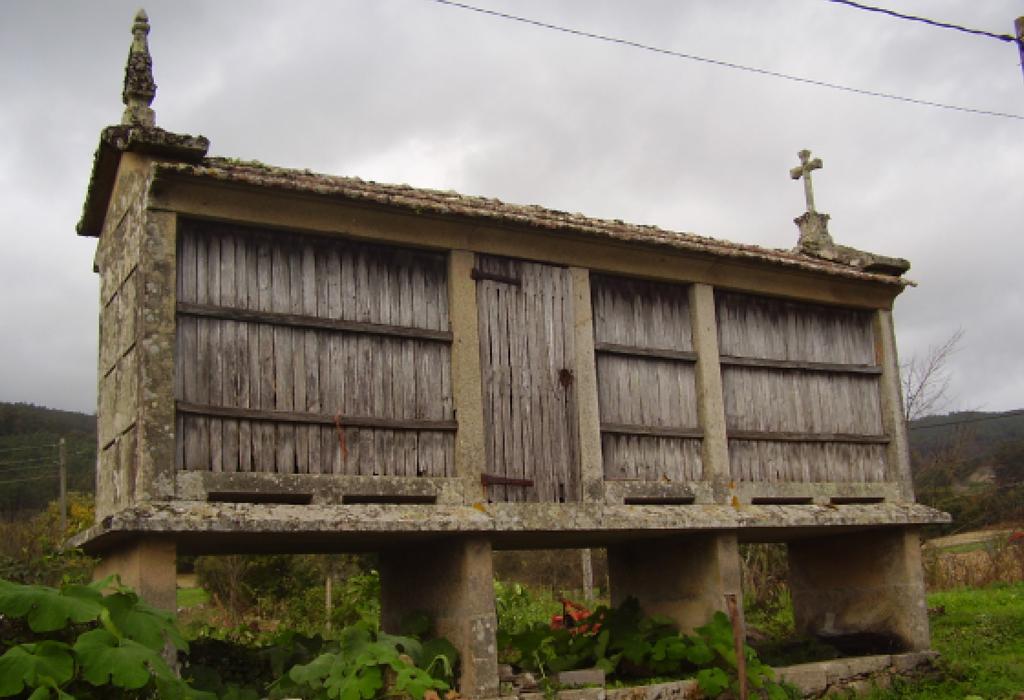 Hórreo de Rial da Lagoa - Dodro - San Xián de Laíño
