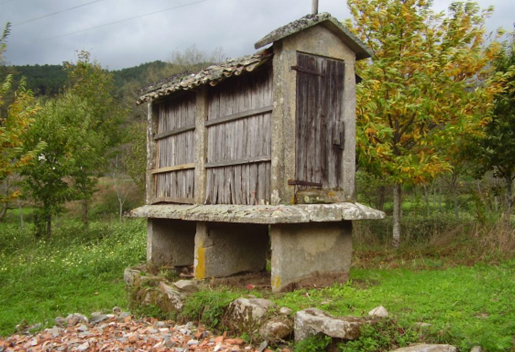 Hórreo de Rial da Lagoa - Dodro - San Xián de Laíño