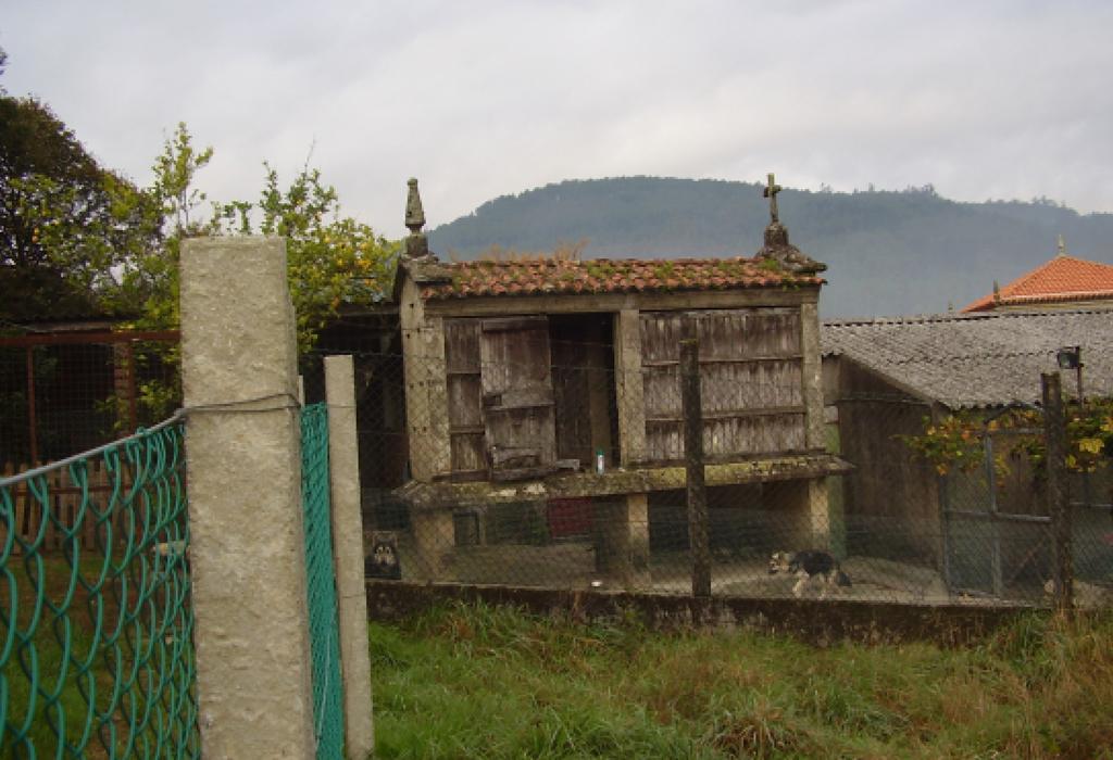 Hórreo de Rialiño - Dodro - San Xián de Laíño