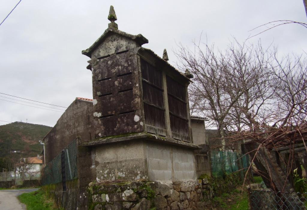 Hórreo de Teaio - Dodro - San Xoán de Laíño