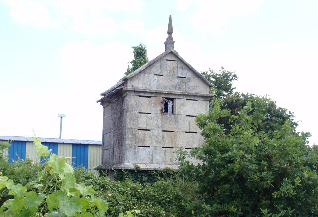 Hórreo do Outeiriño - Catoira - San Miguel de Catoira