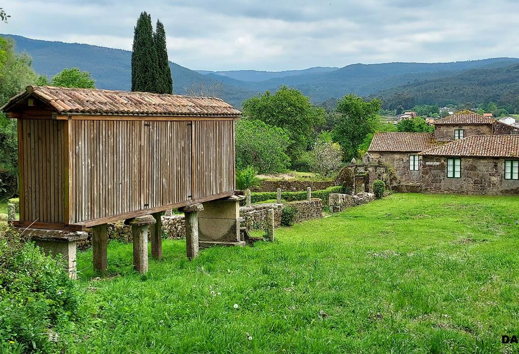 Hórreo do Pazo de Santa Cruz da Granxa - Padrón - Santa María de Herbón